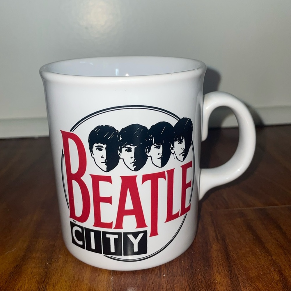 ❤️VTG BEATLE CITY mug , Made in England